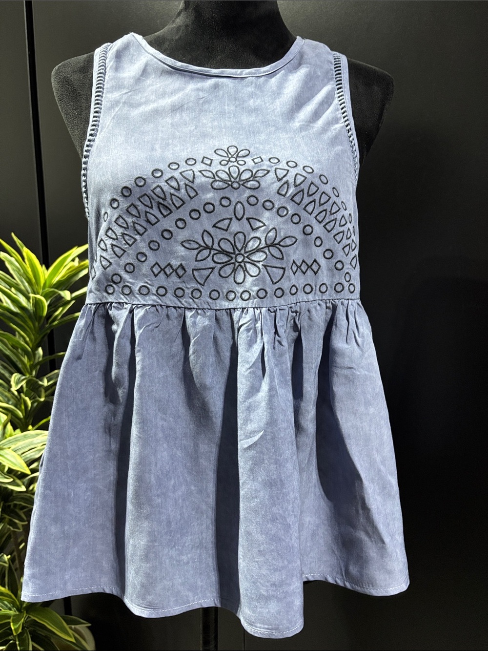 Taylor & Sage Peplum Waist Embroidered,sleeveless scoop neck,summer,linen blend